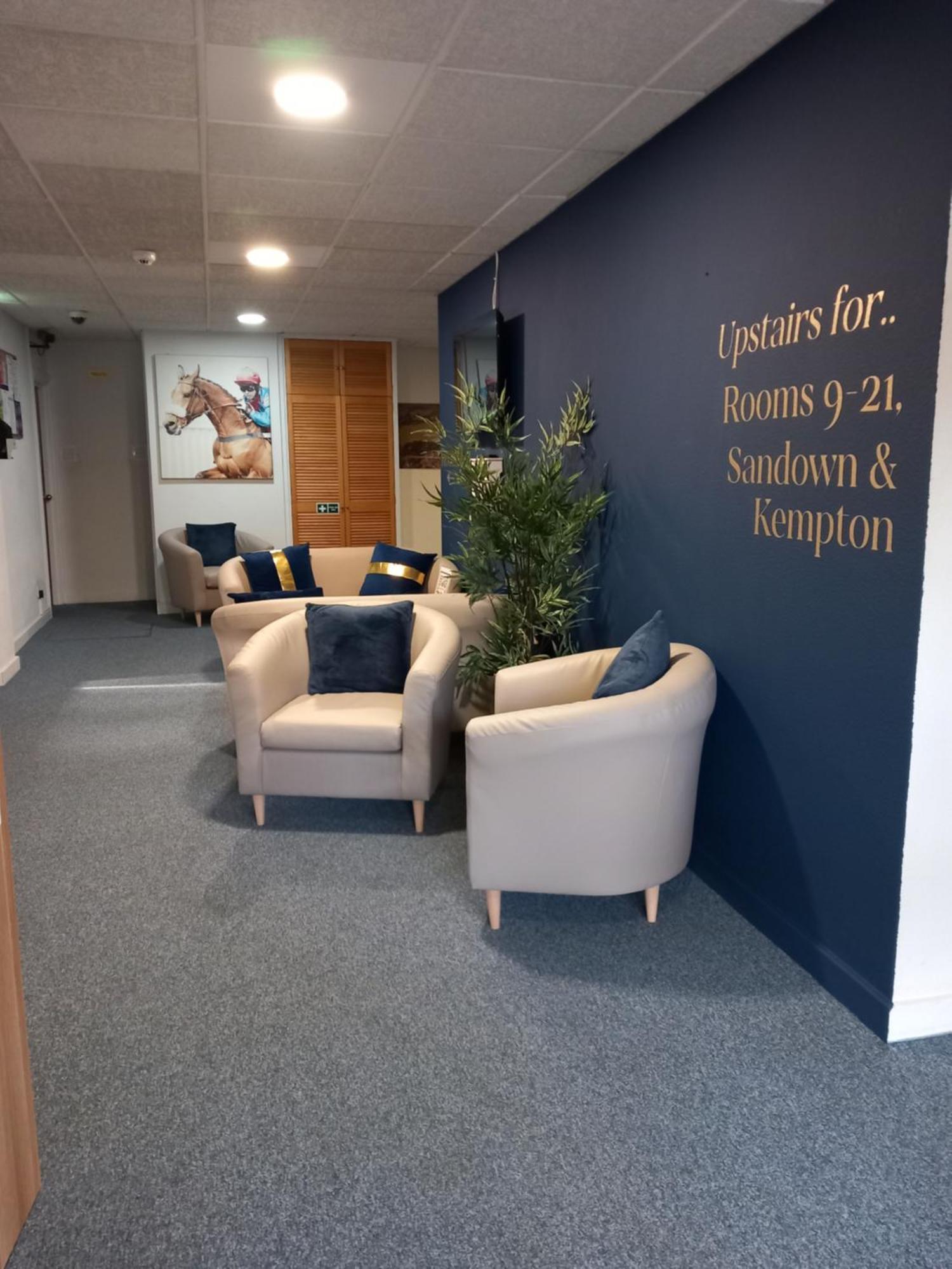 Sandown Park Lodge Esher Exteriör bild