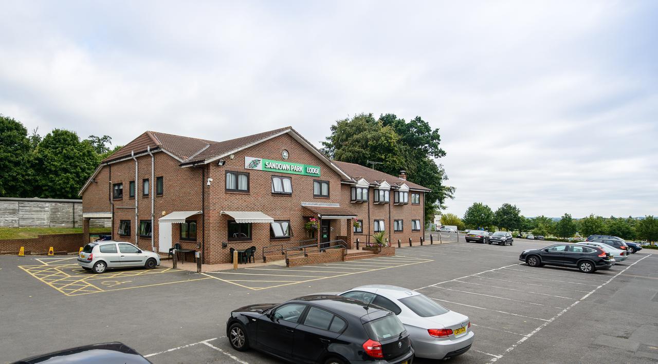 Sandown Park Lodge Esher Exteriör bild