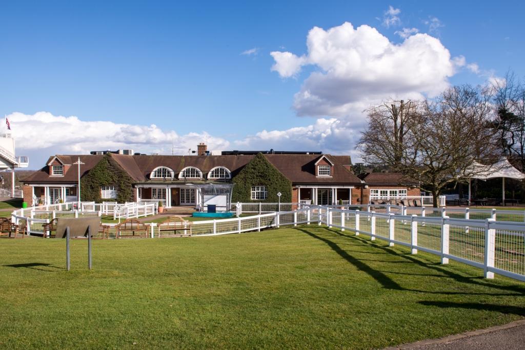 Sandown Park Lodge Esher Exteriör bild